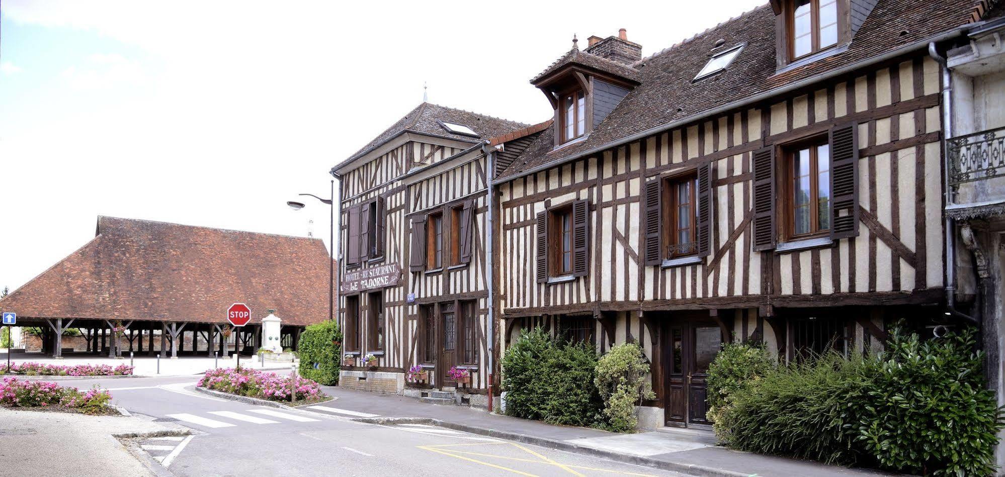 Logis Le Tadorne Hotel Piney Bagian luar foto