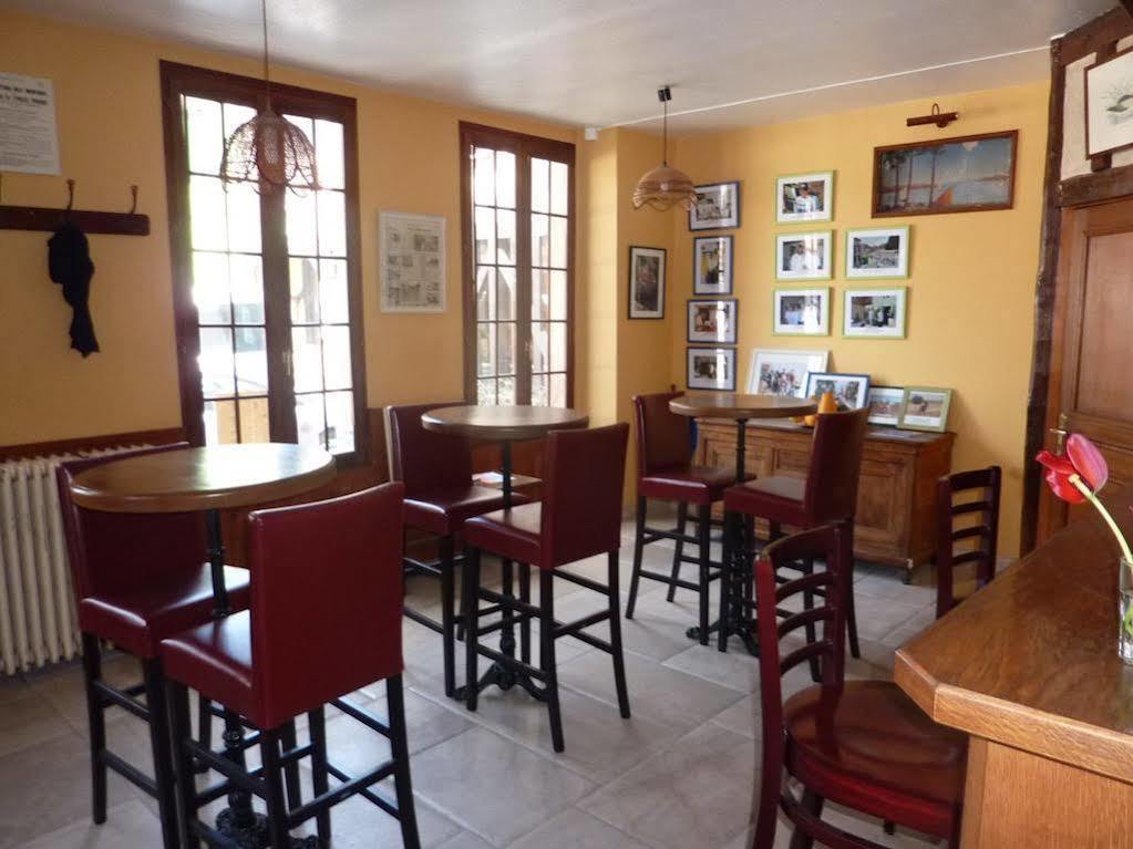 Logis Le Tadorne Hotel Piney Bagian luar foto